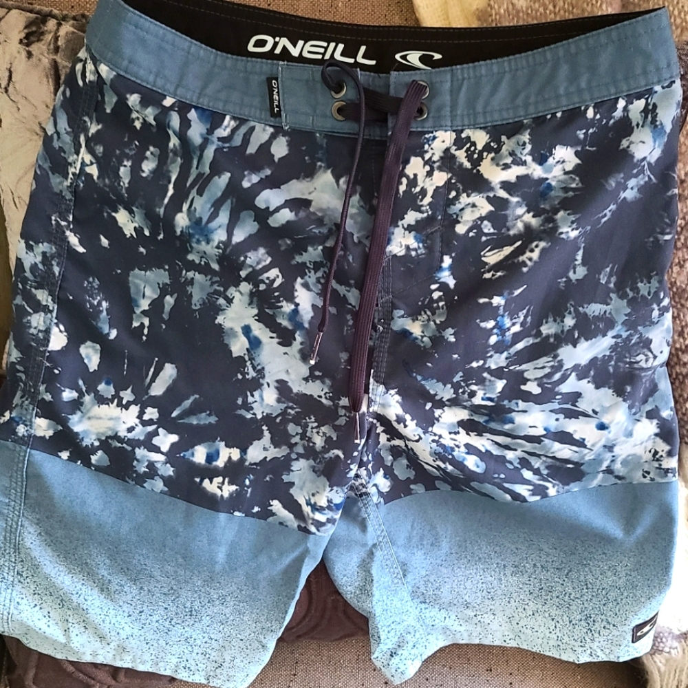 4 Pairs of Youth Boy's board shorts - Picture 5 of 8